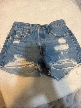 Size 25 Levi 501 shorts